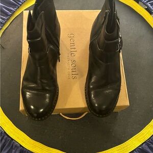 Kenneth Cole Black Leather Ankle Boots